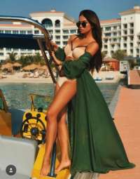 Alev-alev eve gelen kız Iyem