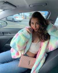 Alev-alev genç kadın Asrin