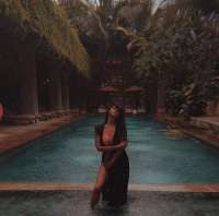 Arsız buğday tenli kız Nisan