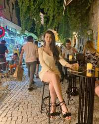 Ateşli saksocu bayan Gencay