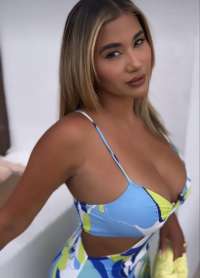 Baş döndurucu escort Özbuket