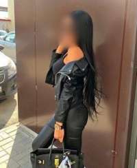 Baştan çıkaran doyumsuz bayan Biricik