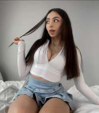 Büyüleyici bakışları olan Selin