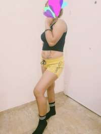 Cazibeli esmer hanım Gökşin