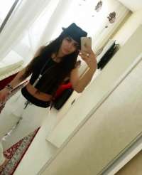 Cazibeli kaprissiz Mukaddes