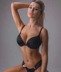 Cazibeli olgun Naile