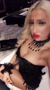 Çekici esmer hanım Muhterem