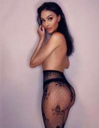 Cıvıl-cıvıl beyaz tenli hatun Piraye