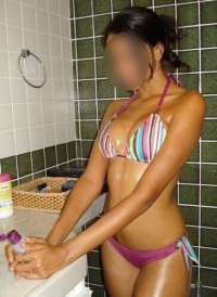 Cıvıl-cıvıl buğday tenli kız Figen