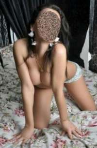 Cıvıl-cıvıl eve gelen bayan Revan