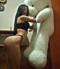 Cıvıl-cıvıl eve gelen bayan Revan