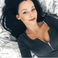 Cıvıl-cıvıl gerçek fotoğraflı bayan Deniz