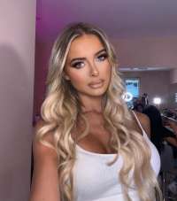 Cıvıl-cıvıl olgun kadın Benan