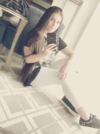 Cıvıl-cıvıl saksocu hanım Gonca