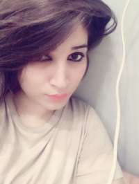 Cıvıl-cıvıl saksocu hanım Gonca