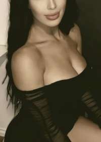 Egzotik ve hassas masaj yapan Saşa