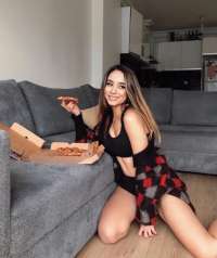 Eşsiz buğday tenli kız Makbule