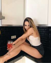 Eşsiz buğday tenli kız Makbule