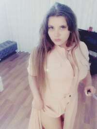 Eşsiz evinde buluşan hanım Ceren