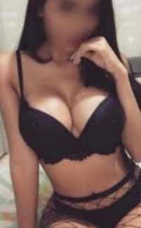 Etkileyici balık etli kadın çiğdem