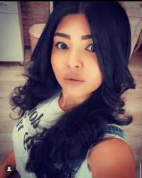 Etkileyici genç bayan Günseli