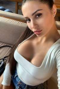 Etkileyici saksocu kadın Mesude