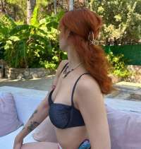 Fantezilere açık olan Defne