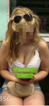 Gösterişli fetişe açık övgül