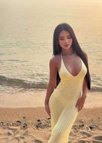 Hayranlık uyandıran duruşa sahip Reyna