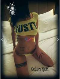 Kıvrak beyaz tenli kız Günsel