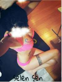 Kıvrak beyaz tenli kız Günsel