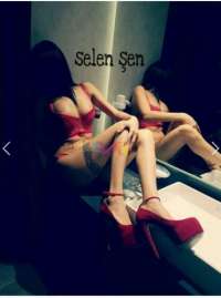 Kıvrak beyaz tenli kız Günsel