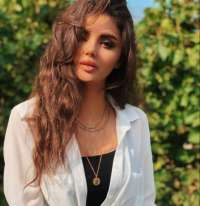 Kusursuz esmer bayan Hanim