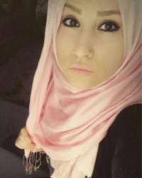 Neşeli eve gelen bayan Muzaffer