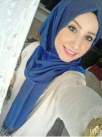 Neşeli eve gelen bayan Muzaffer