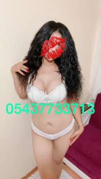 Neşeli evinde buluşan kız Aliye