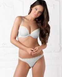 Neşeli evinde buluşan kız Diclehan