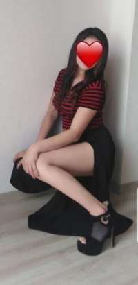 Neşeli kendi yeri olan Nuray