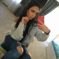 Seçkin buğday tenli kadın Feride