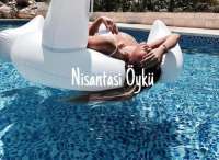 Seçkin kaprissiz kız Melek