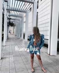 Seçkin kaprissiz kız Melek