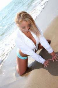 Seksapel beyaz tenli kadın Nurcan