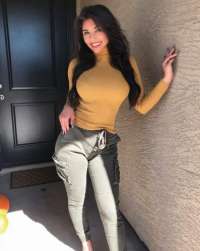 Seksapel öpüşmeyi seven Ezra