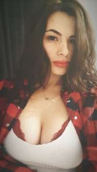 Seksi buğday tenli kız Ilkcan