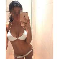 Seksi saksocu kız Karanfil