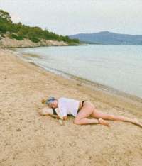 Şık beyaz tenli kız Arife