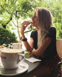 Şımarık saksocu kız Nisan