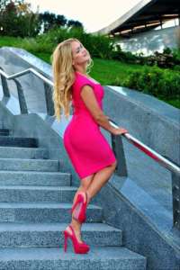 Şımarık sarışın hanım Renan