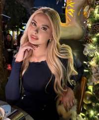 Vücut hatları ideal bayan Canan