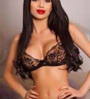 Akdeniz'de Dikkat Çeken Bayan: Benzersiz Escort Deneyimi